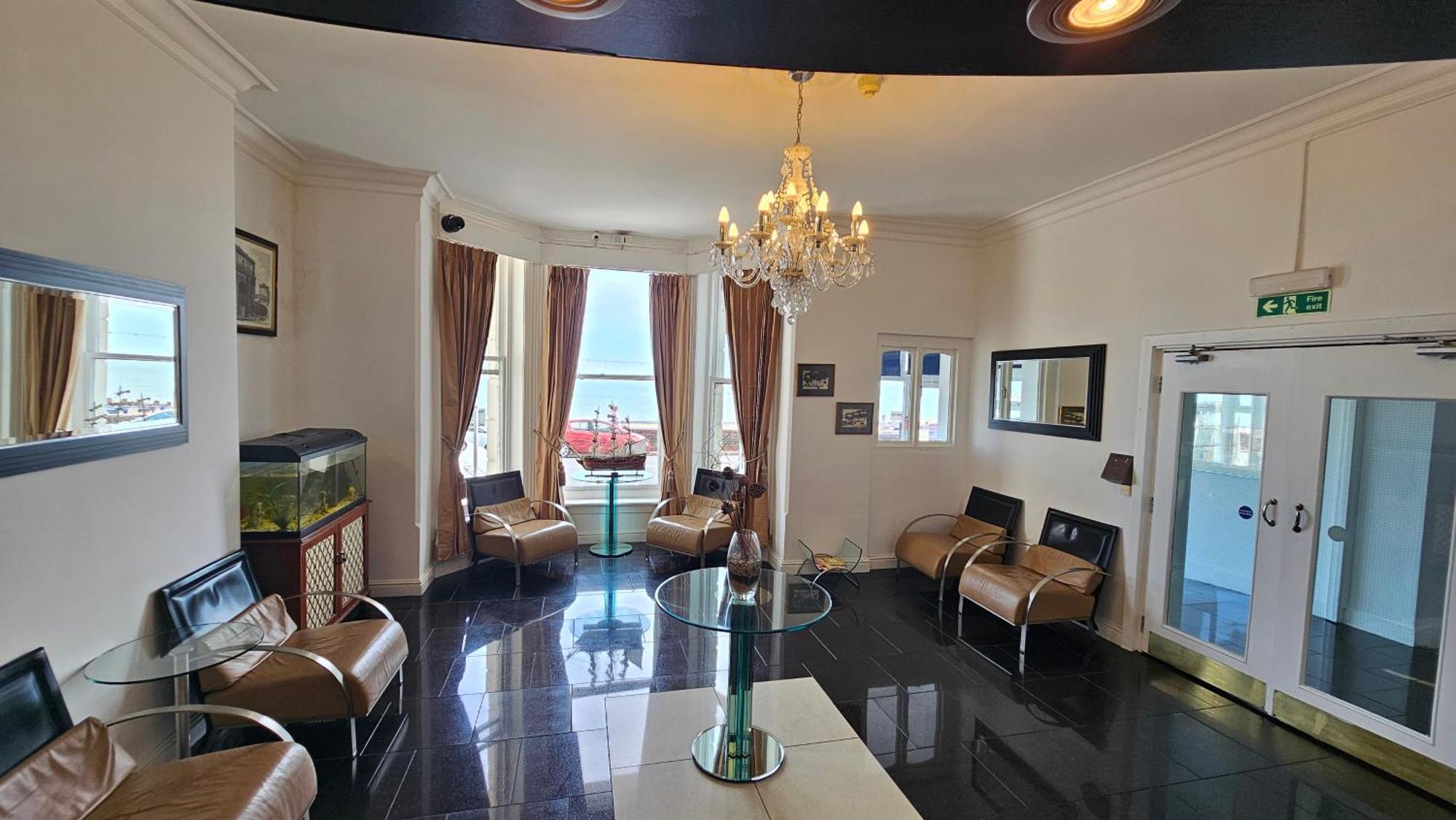 The Strand Hotel Истбурн Экстерьер фото