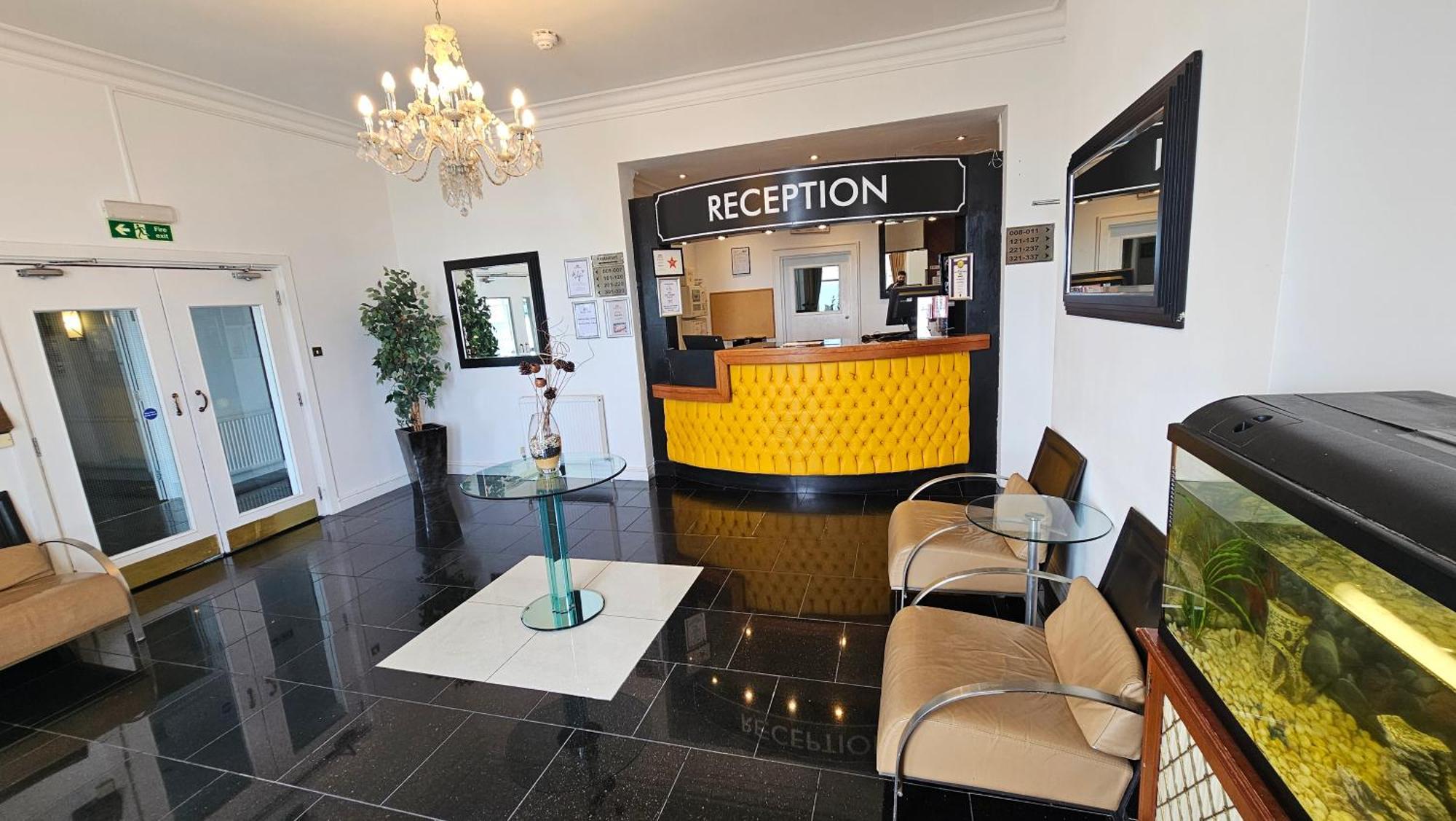 The Strand Hotel Истбурн Экстерьер фото
