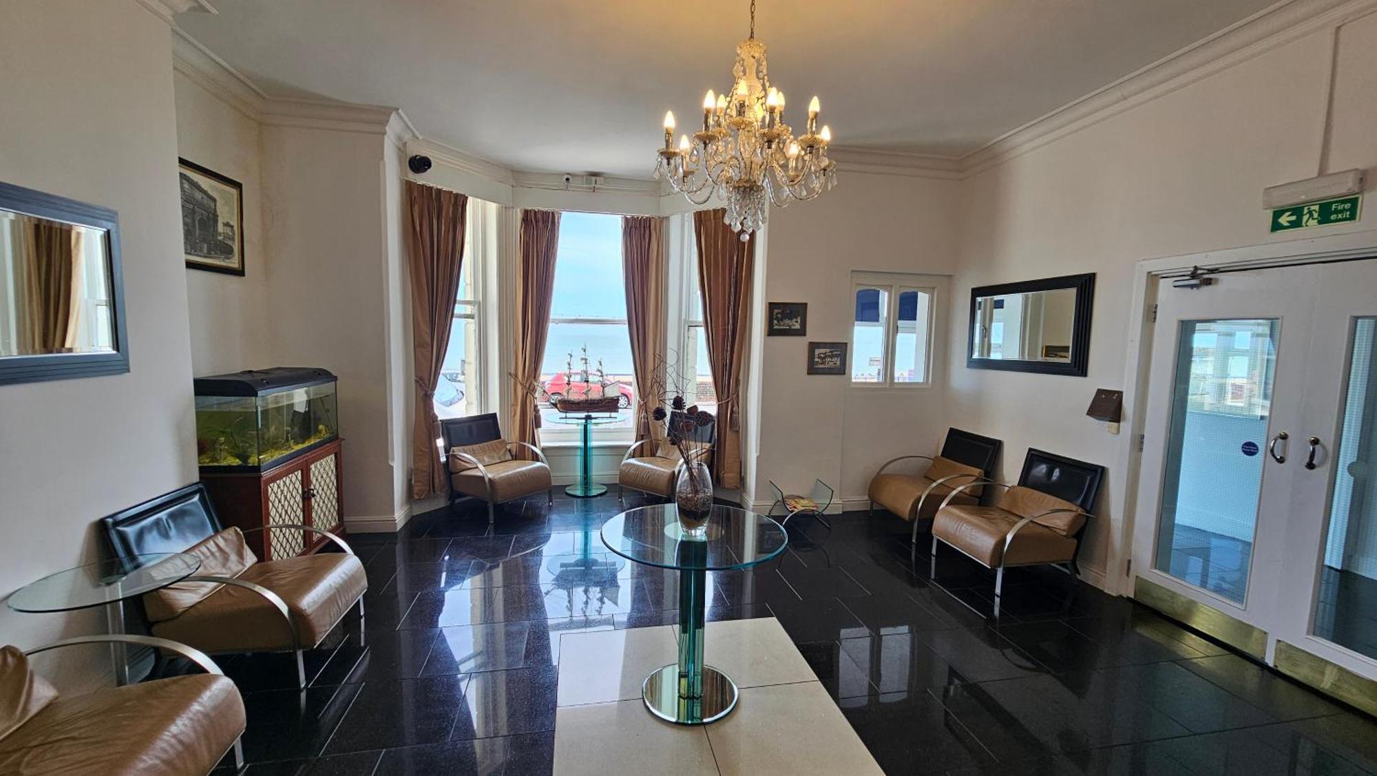 The Strand Hotel Истбурн Экстерьер фото